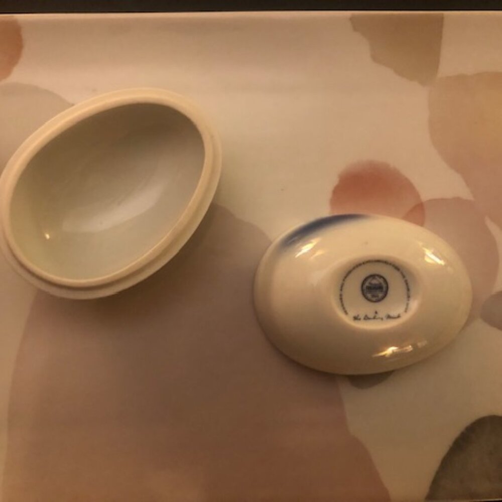 Danbury Mint Porcelain Easter Egg Trinket Box - Picture 6 of 9